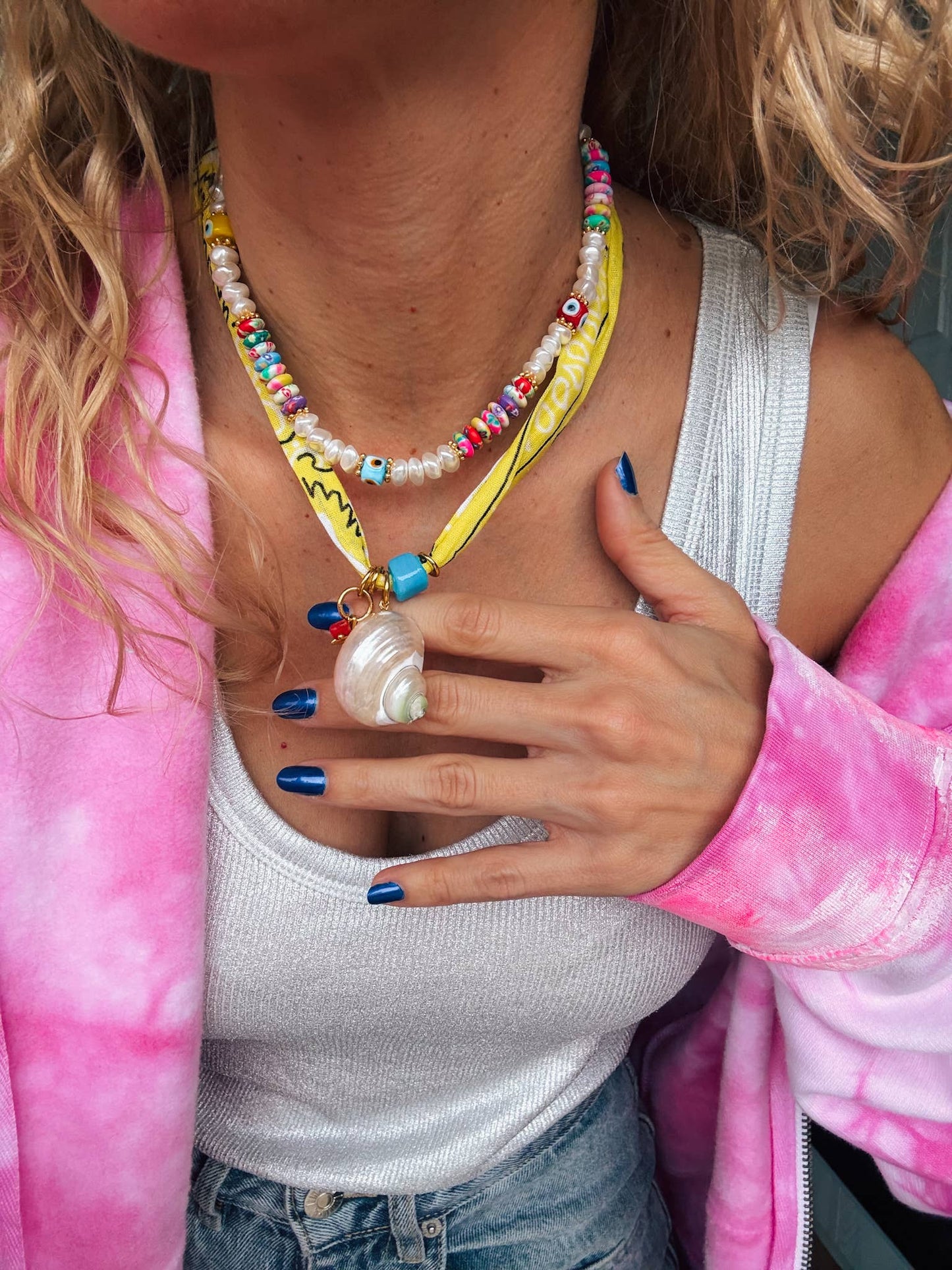 BANDANA CONCH SHELL CHARM NECKLACE