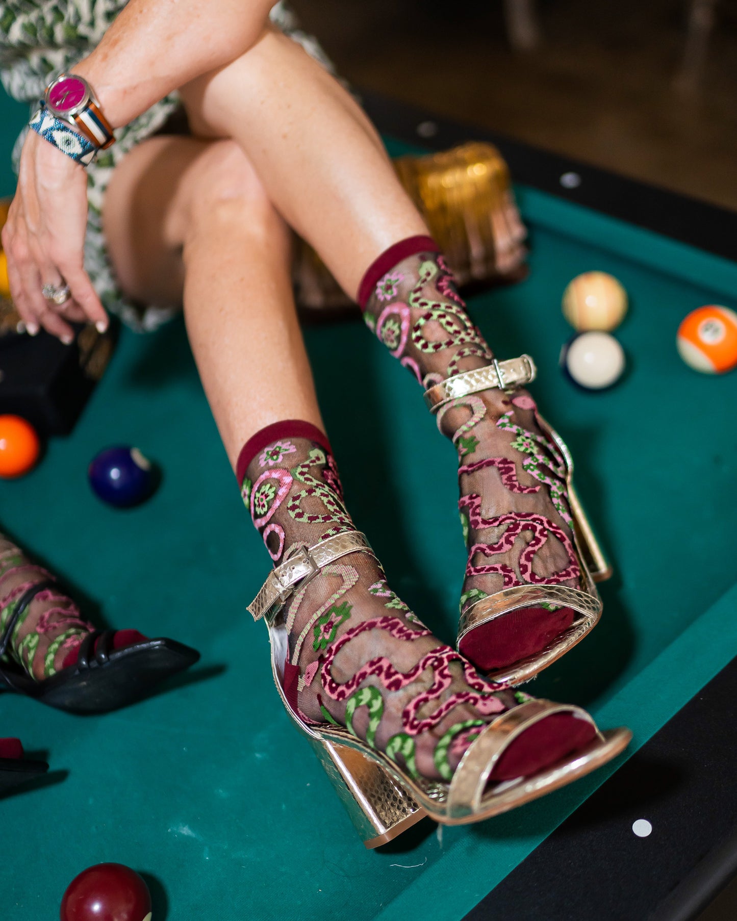 SERPENTINE FLORAL SHEER CREW SOCK