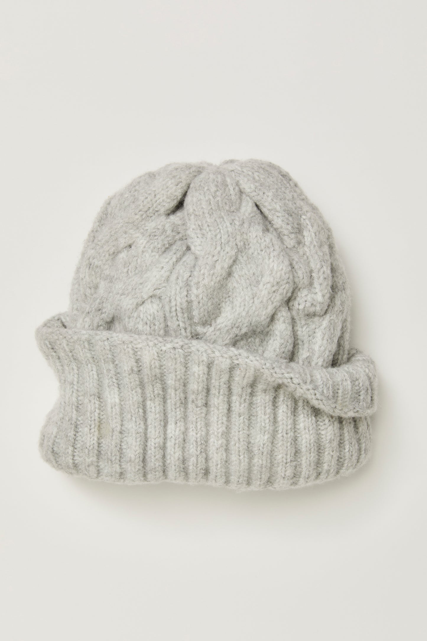 MUST HAVE CABLE KNIT BEANIE