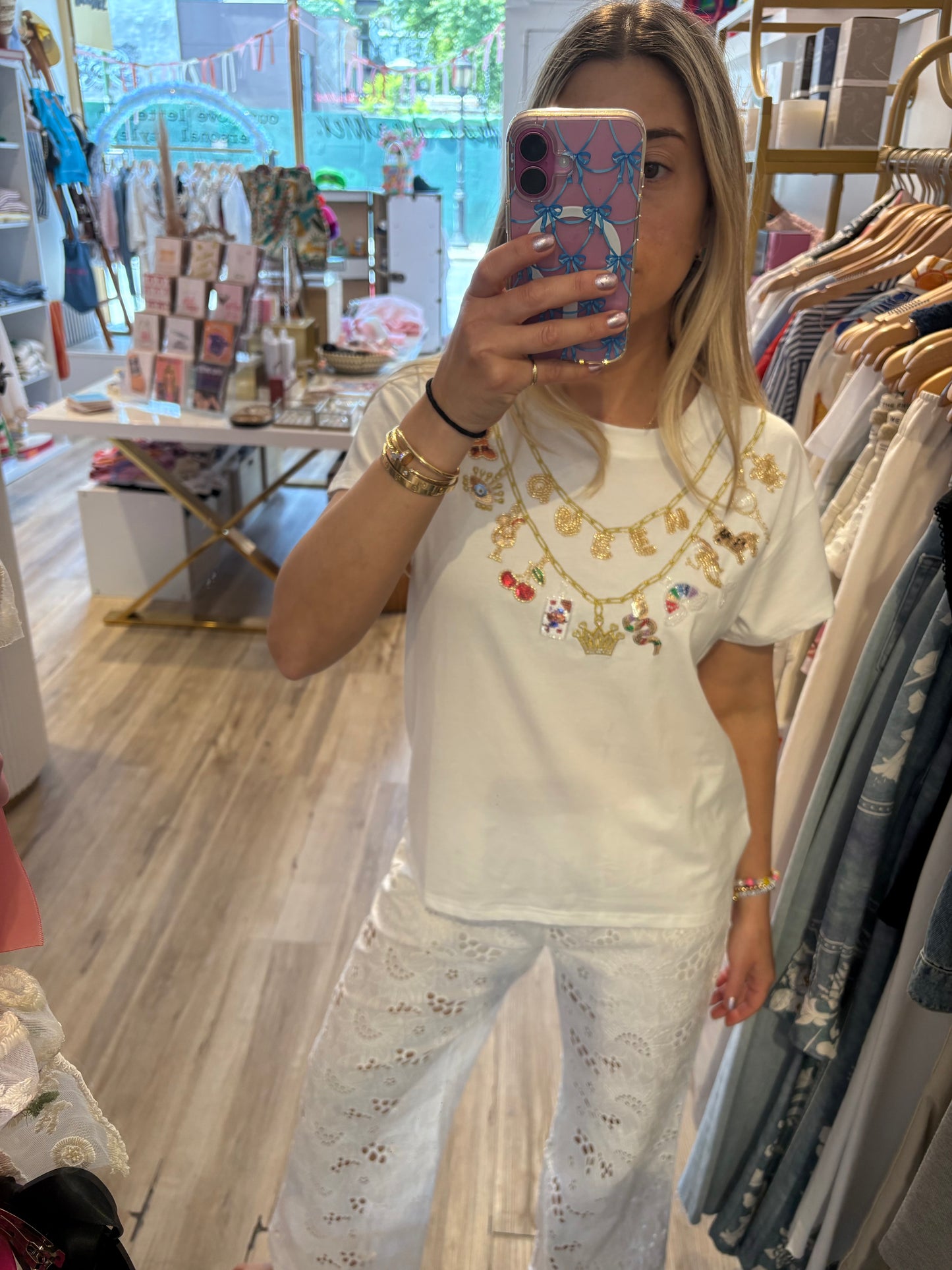 CHARM QUEEN NECKLACE TEE