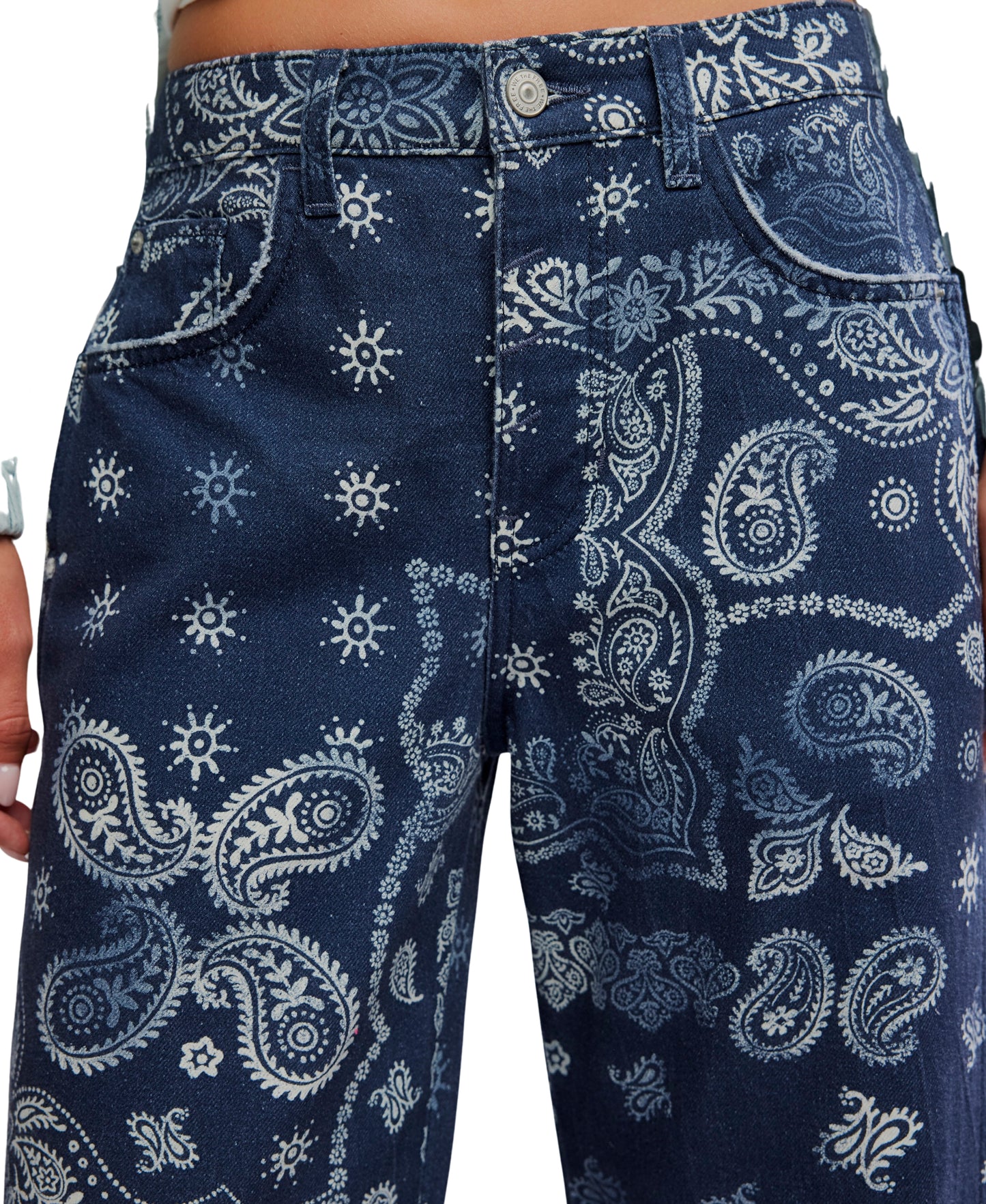 BANDANA GOOD LUCK MID RISE BARREL JEAN