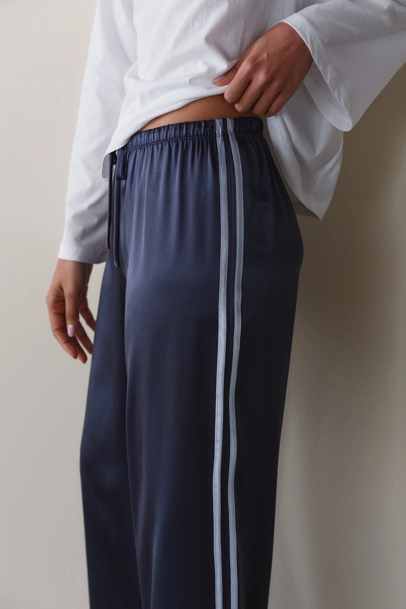 NAVY/CLOUD SILK STRIPE CROP PANT
