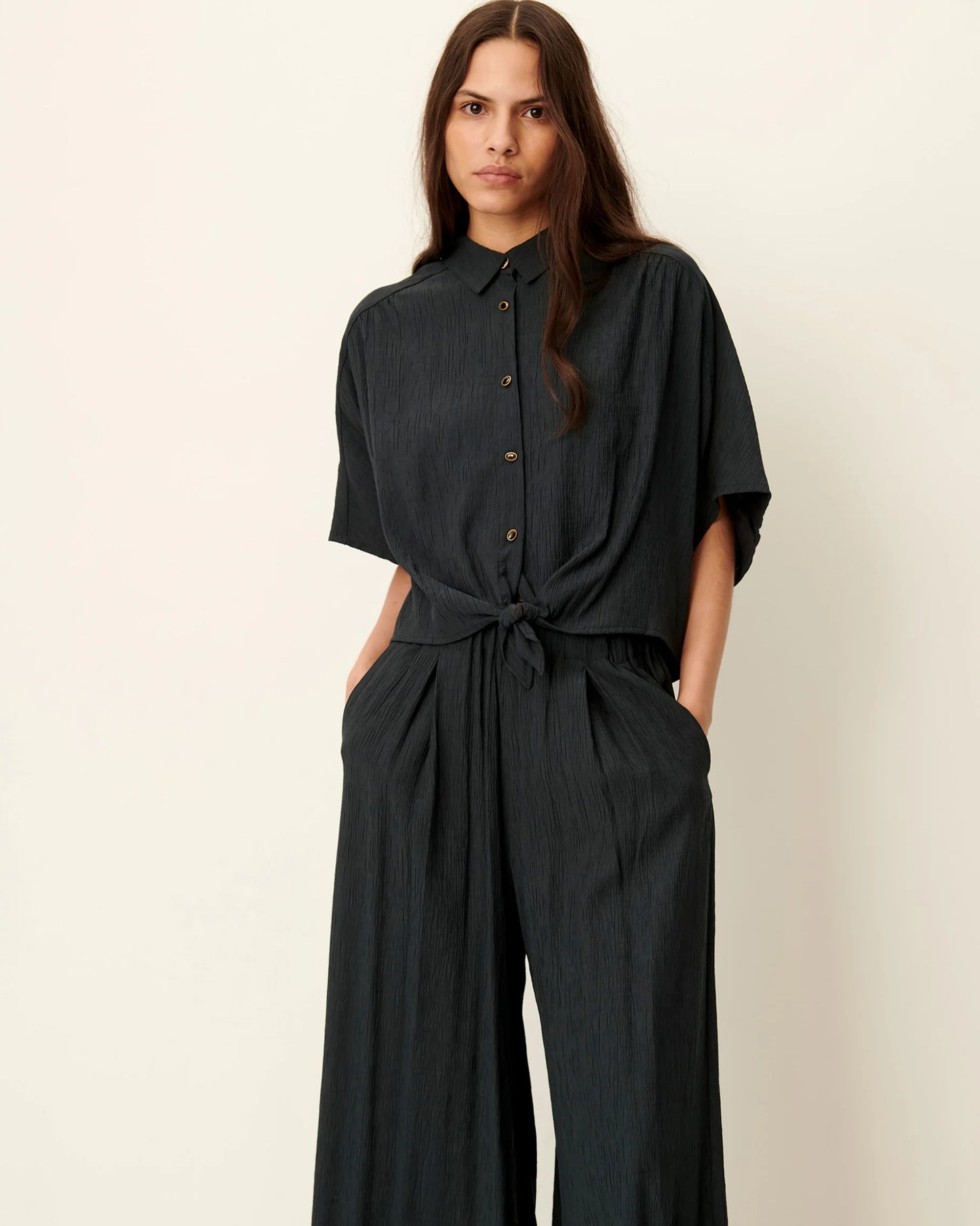 ALFASSA TEXTURED TIE FRONT TOP