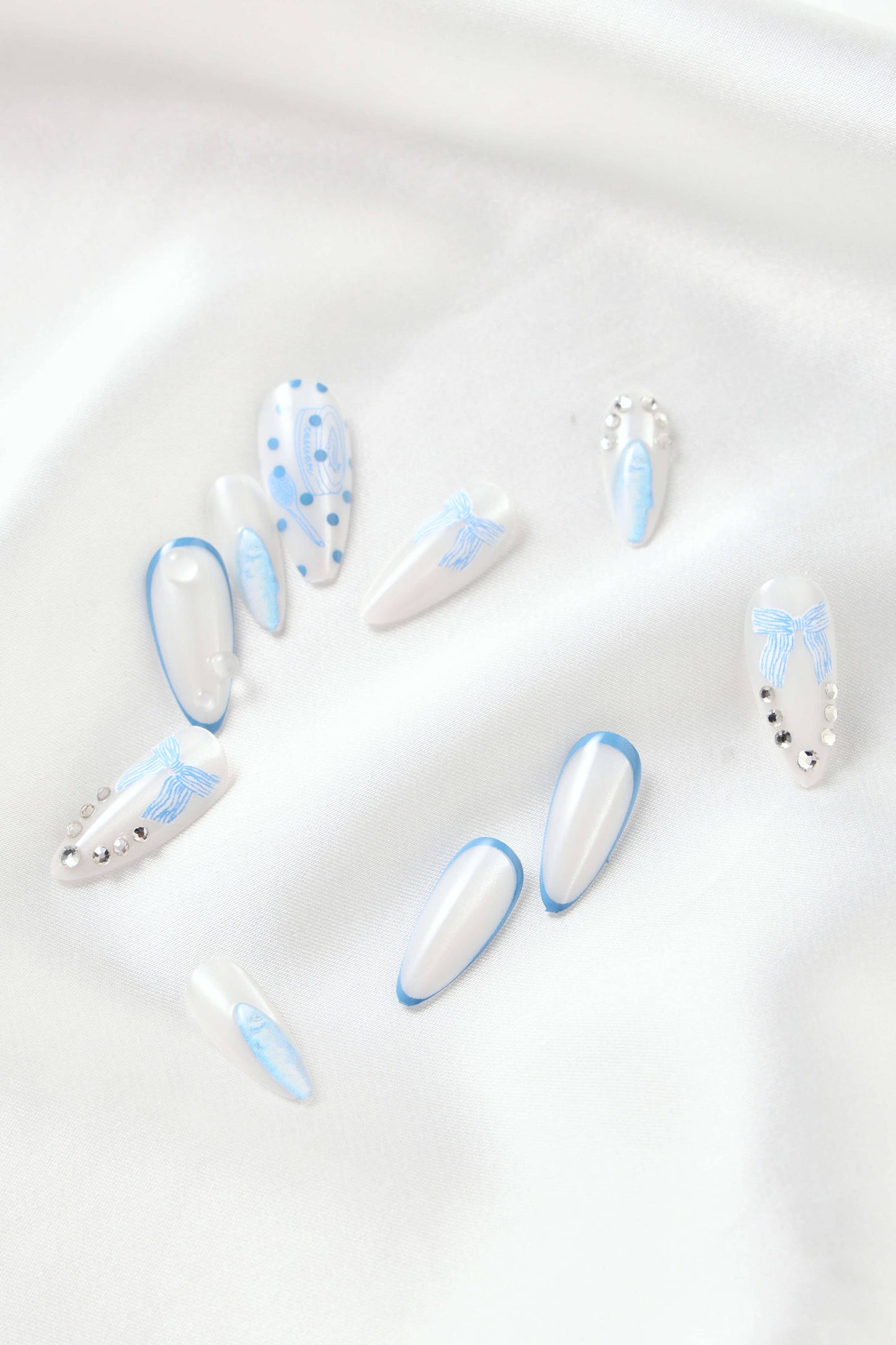 SARDINE DREAM ALMOND PRESS-ON NAILS