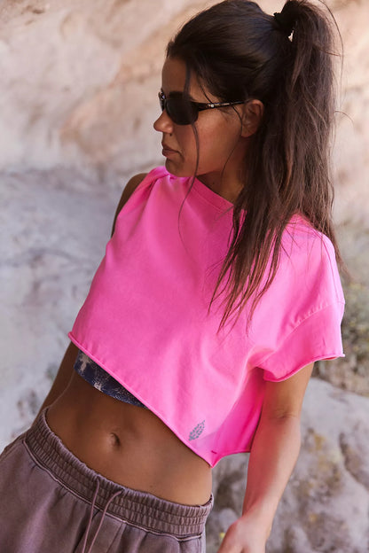 HOT SHOT CROPPED TEE