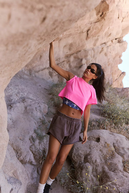 HOT SHOT CROPPED TEE