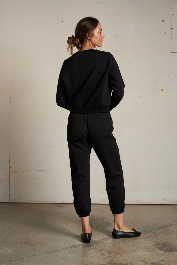 LUCIA TRAVEL RAGLAN CREW NECK